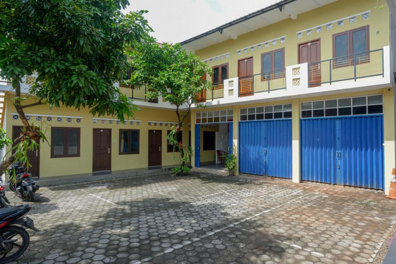Reddoorz Syariah Near Exit Tol Krapyak Semarang Hotel Exterior foto